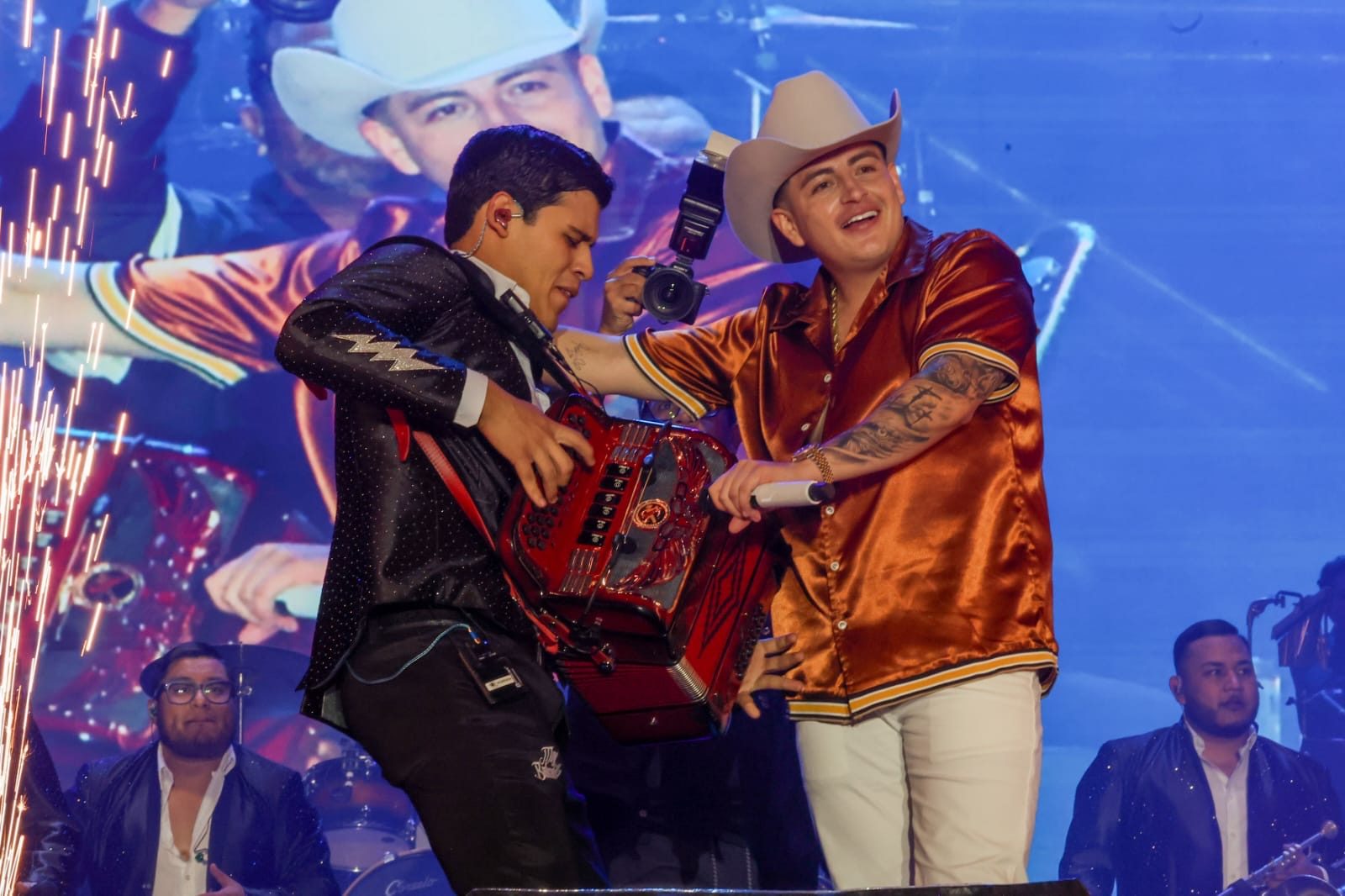 Banda El Recodo y Calibre 50 desbordan recinto de la FEMECHI en Chimalhuacán